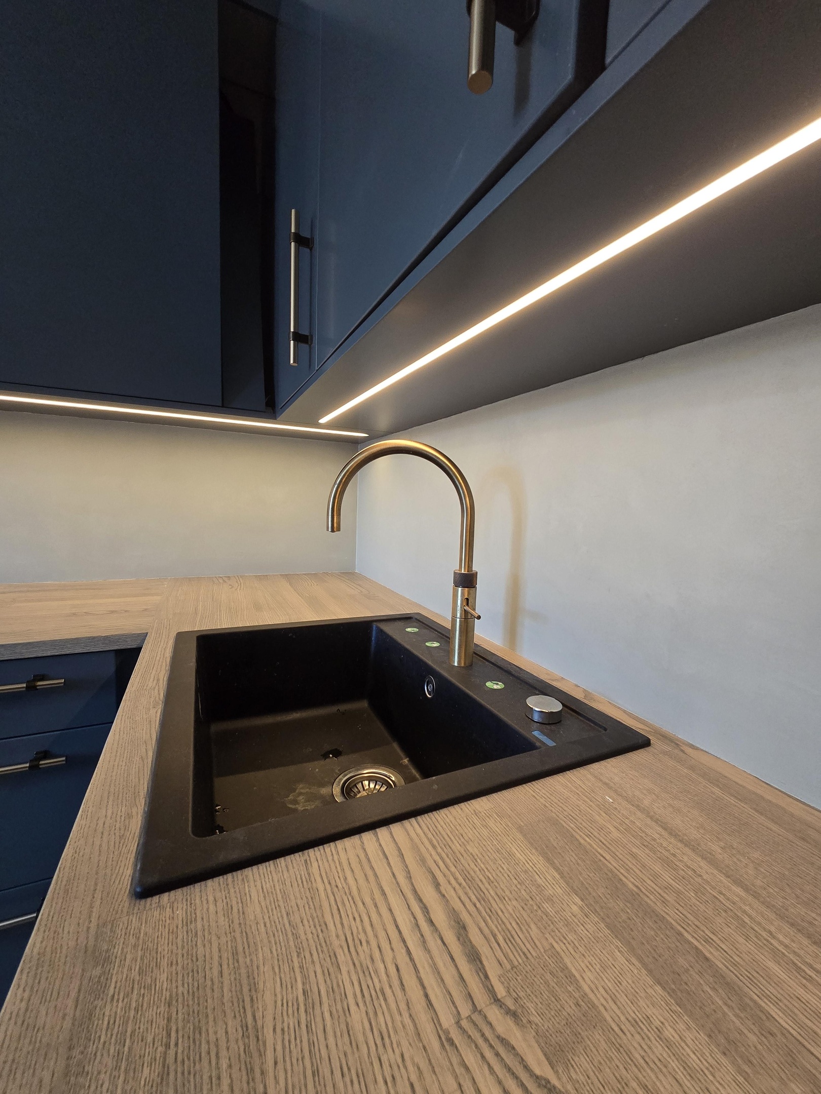 MIKROSEMENT BACKSPLASH I HORTEN